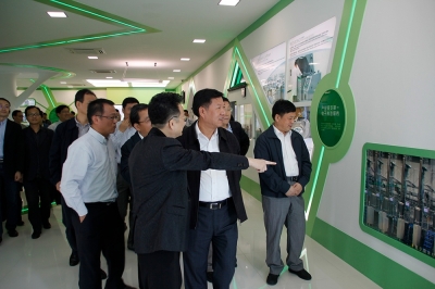 2012年，時任浙江省副省長毛光烈視察天通